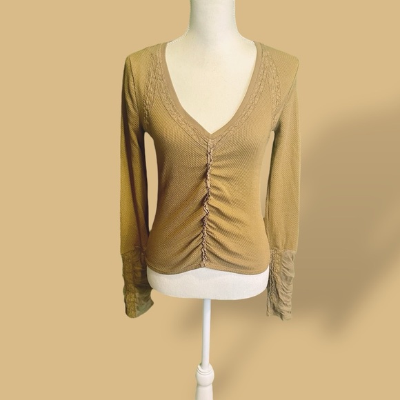 NWOT Free People ‘Wear Me Out’ Thermal Mesh Lace Cuff Sleeve Top in “Olive Leaf” - Picture 3 of 16